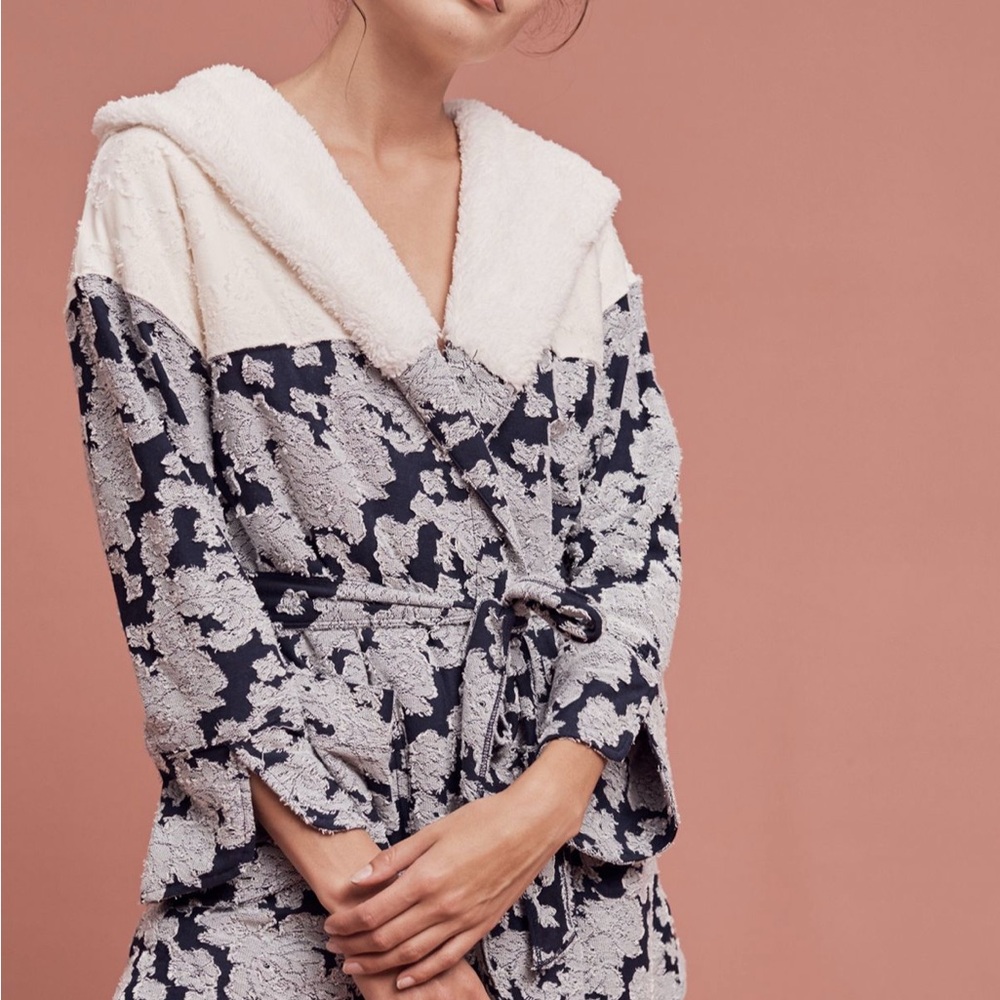 Anthropologie Textured Floral Hooded Robe - Navy and Cream Size XS/S